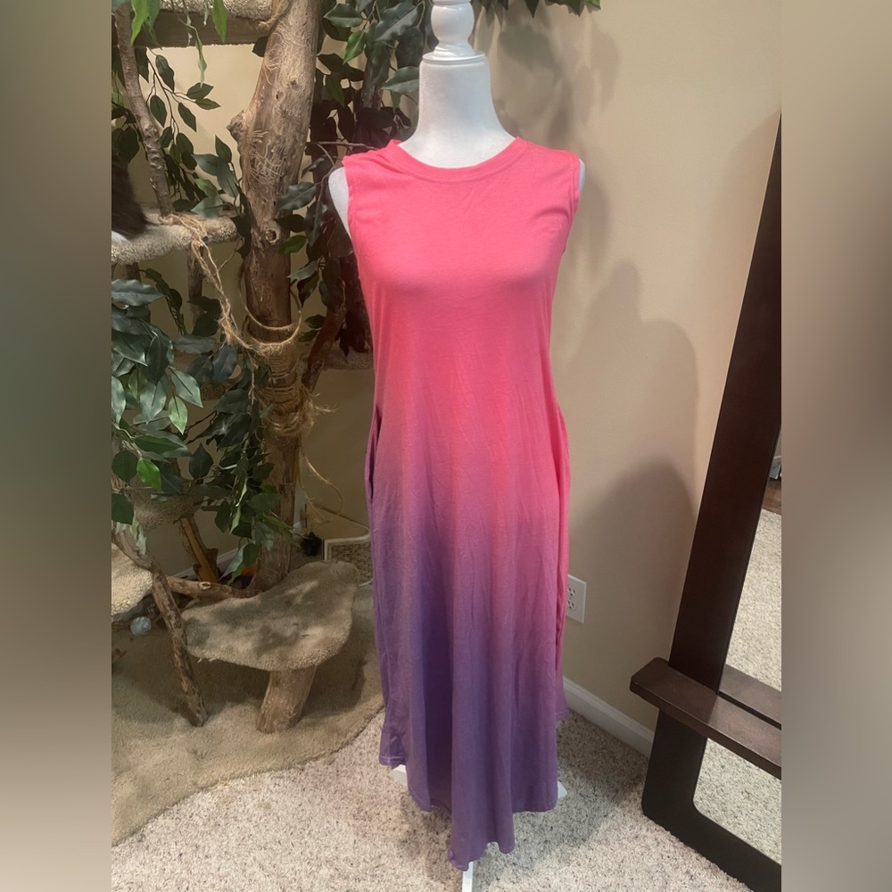Ombré colored sleeveless maxi dress. Size S